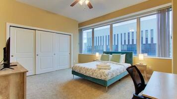 2 bedrooms, desk, iron/ironing board, WiFi