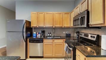 冰箱、微波炉、烤箱、炉灶