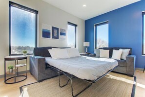 2 bedrooms, desk, iron/ironing board, WiFi