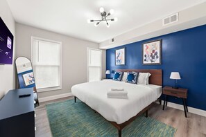 3 bedrooms, desk, iron/ironing board, free WiFi - Luxury 3BR Apt Near Cleveland Clinic w/ Parking (Cleveland)