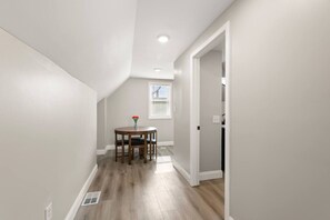 Dining - Luxury 3BR Apt Near Cleveland Clinic w/ Parking (Cleveland)