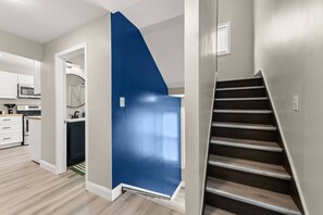 Interior - Luxury 3BR Apt Near Cleveland Clinic w/ Parking (Cleveland)