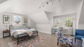 1 bedroom, desk, iron/ironing board, WiFi