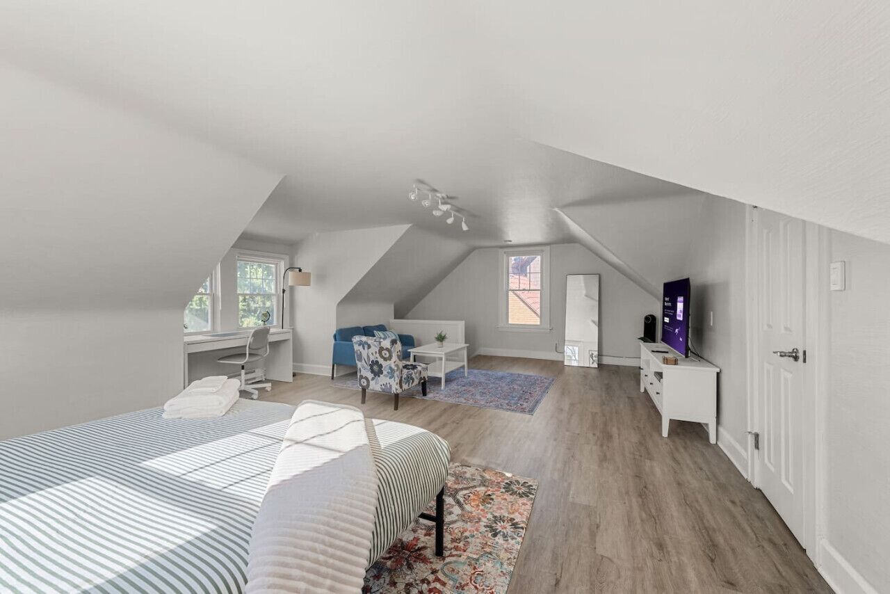 1 bedroom, desk, iron/ironing board, WiFi