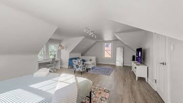 1 bedroom, desk, iron/ironing board, WiFi