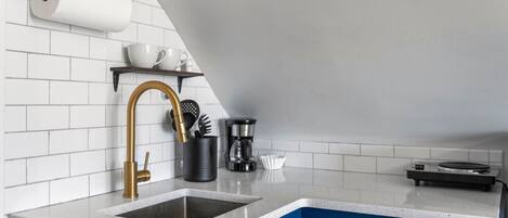 Coffee/tea maker, fridge, microwave, toaster