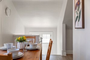 Dining - Bright & Cozy Loft | Free Parking |near CLE Clinic (Cleveland Heights)