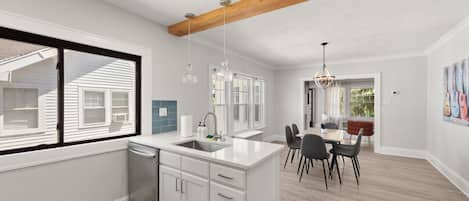 Refrigerador, microondas, horno y tostadora