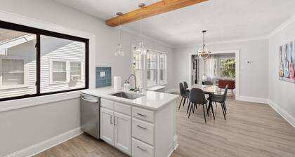 Bright & Peaceful | 2BDR w/ Patio | CLE Clinic