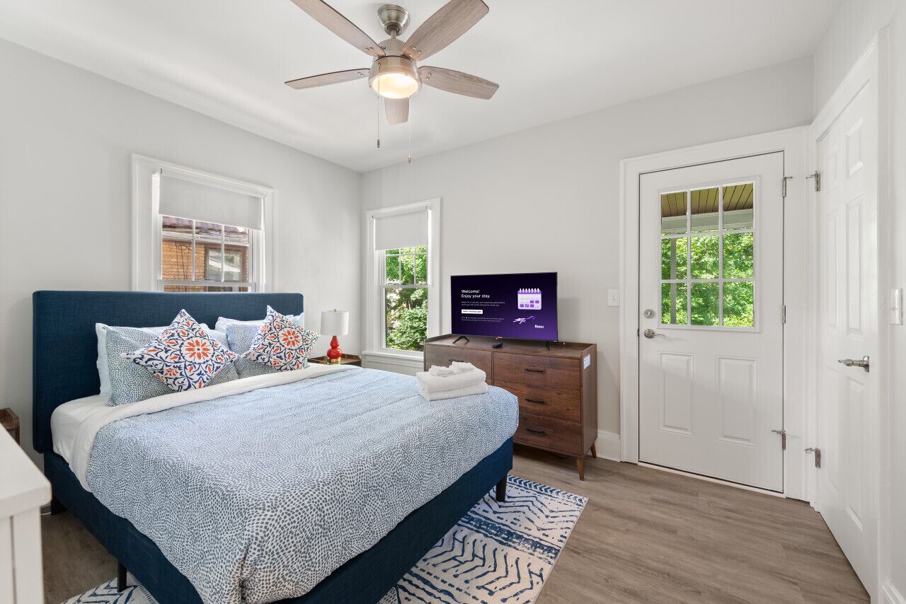 2 bedrooms, desk, iron/ironing board, WiFi