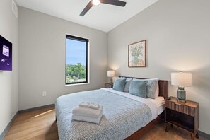 1 bedroom, desk, iron/ironing board, WiFi