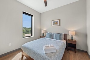 1 bedroom, desk, iron/ironing board, WiFi