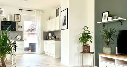 COZEE - Spacious Apt. With Netflix