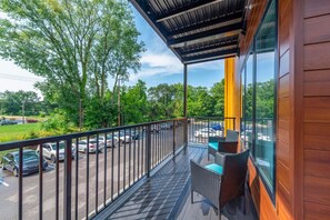 Property grounds - Stunning 2 Bed/2 Bath | CLE Clinic | Balcony (Cleveland)