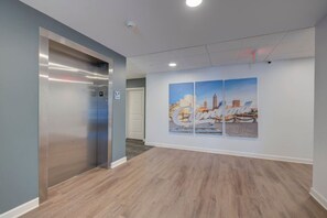 Interior - Stunning 2 Bed/2 Bath | CLE Clinic | Balcony (Cleveland)