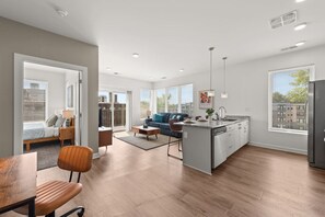 Interior - Gorgeous 2 Bed/2 Bath | CLE Clinic | Balcony (Cleveland)