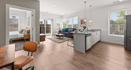 Gorgeous 2 Bed/2 Bath | CLE Clinic | Balcony