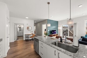 Interior - Gorgeous 2 Bed/2 Bath | CLE Clinic | Balcony (Cleveland)