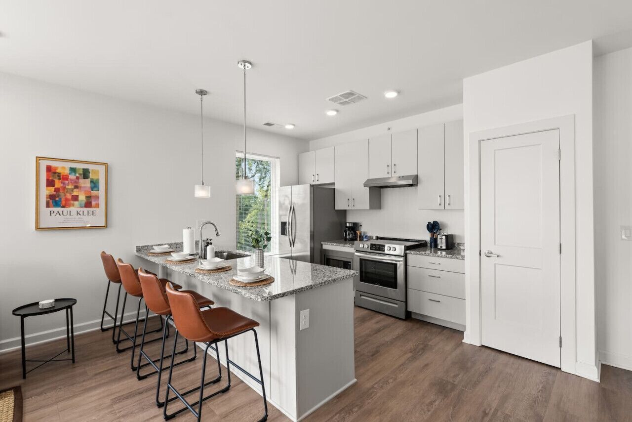 雪櫃、微波爐、焗爐、爐具