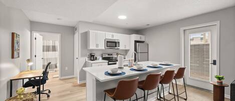 Refrigerador, microondas, horno, lavavajillas