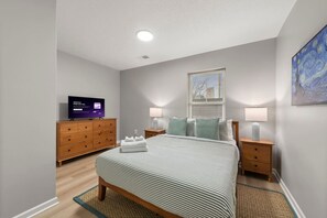 2 soverom, skrivebord, strykejern/-brett og wi-fi (inkludert)