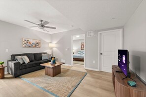 Smart TV, offices - Spacious & Central | 2 Bedroom | CLE Clinic (Cleveland)