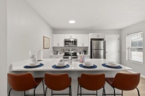 Fridge, microwave, oven, stovetop - Charming & Central | 3 Bedroom | CLE Clinic (Cleveland)