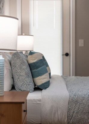 2 bedrooms, desk, iron/ironing board, free WiFi - Charming & Central | 3 Bedroom | CLE Clinic (Cleveland)