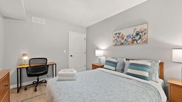 3 bedrooms, desk, iron/ironing board, free WiFi