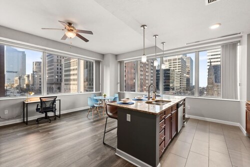 Luxury Apartment | Downtown | Free Parking