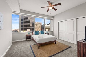 2 bedrooms, desk, iron/ironing board, WiFi