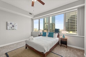 2 Schlafzimmer, Schreibtisch, Bügeleisen/Bügelbrett, WLAN