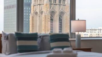 2 bedrooms, desk, iron/ironing board, WiFi