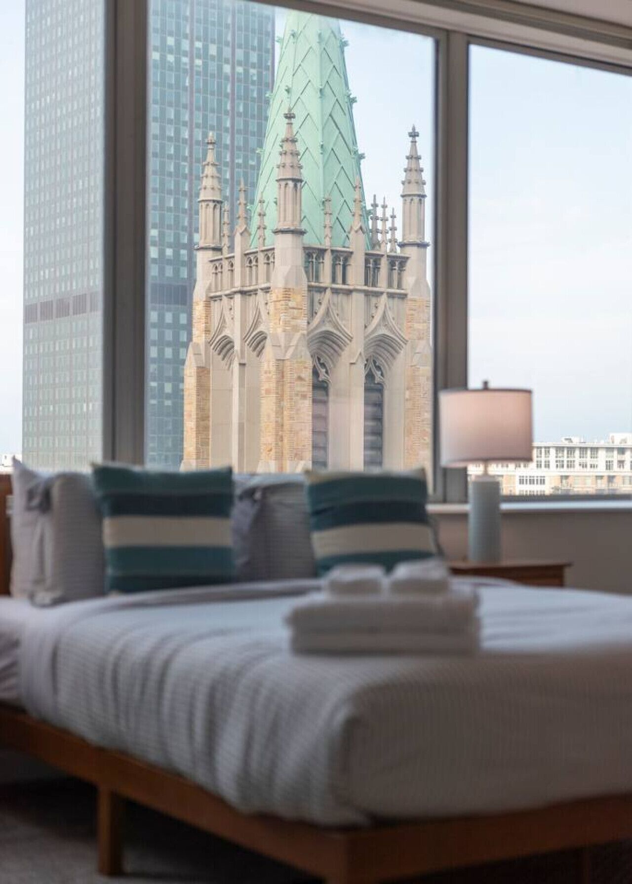 2 soverom, skrivebord, strykejern/-brett og wi-fi