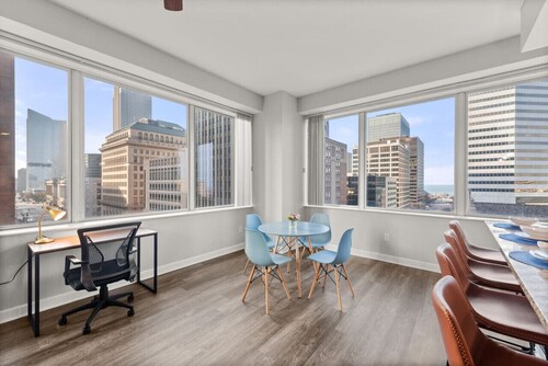 Luxury Apartment | Downtown | Free Parking