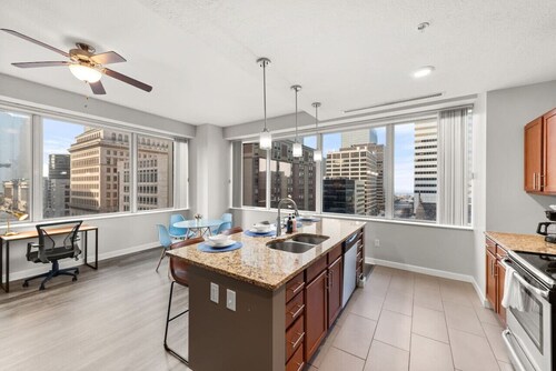 Downtown 2BR Near Playhouse Square | Free Parking