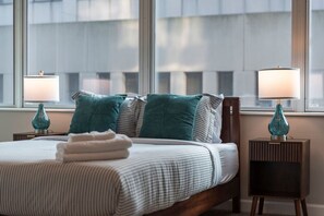 2 slaapkamers, een bureau, een strijkplank/strijkijzer, wifi