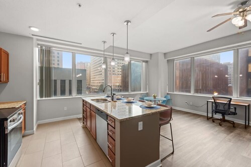 Luxury Apartment | Downtown | Free Parking