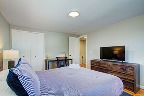 2 Schlafzimmer, Schreibtisch, Bügeleisen/Bügelbrett, WLAN