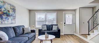 Charming 2BR Apt | Close to Local Attractions