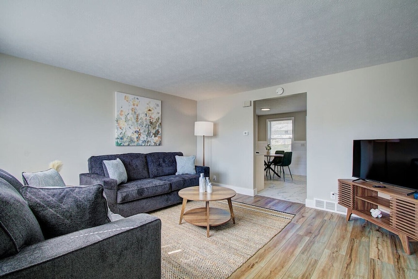 Cozy 2br With Garage | Central North Canton - Canton, OH