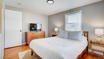 2 bedrooms, desk, iron/ironing board, free WiFi