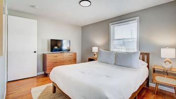 2 bedrooms, desk, iron/ironing board, free WiFi