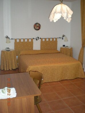 Desk, free WiFi - BikeHotel Abete (San Giovanni Rotondo)