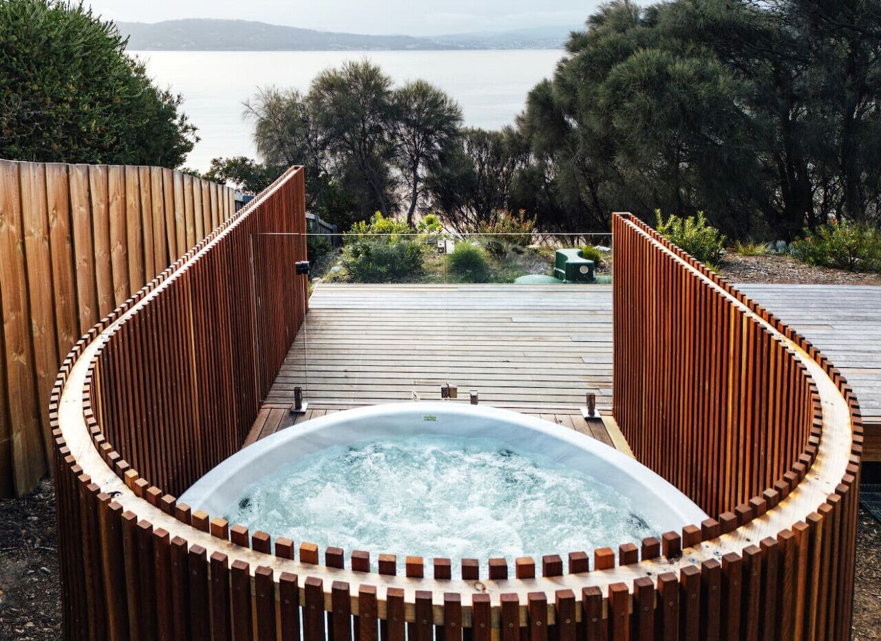 Bañera de hidromasaje al aire libre