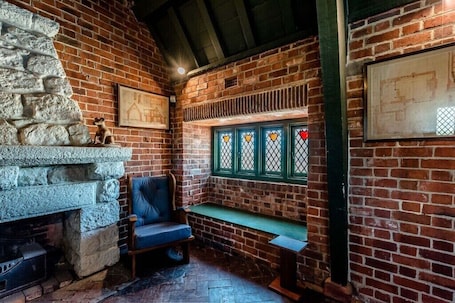 Innenbereich. Cosy Heritage Retreat - Pet Friendly
Rated as "Exceptional" by previous Guests.