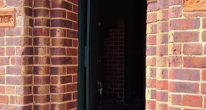 Cosy Heritage Retreat - Pet Friendly
Rated as "Exceptional" by previous Guests.