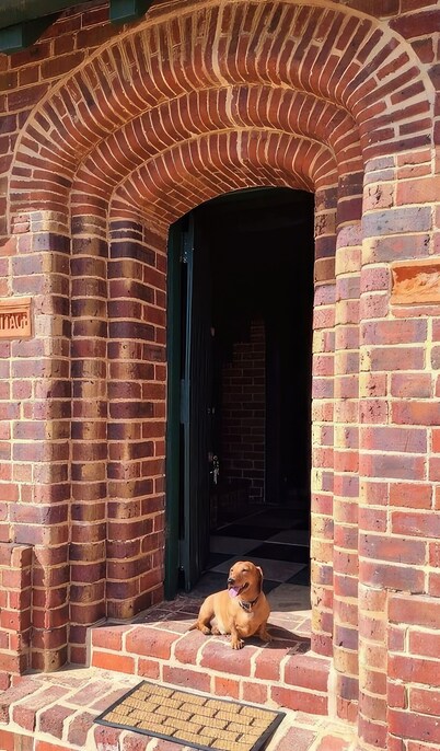 Cosy Heritage Retreat - Pet Friendly
Rated as "Exceptional" by previous Guests.