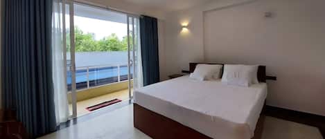 4 bedrooms, iron/ironing board, WiFi