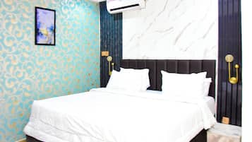 Habitación clásica | 1 dormitorio, escritorio, espacio para trabajar con un portátil